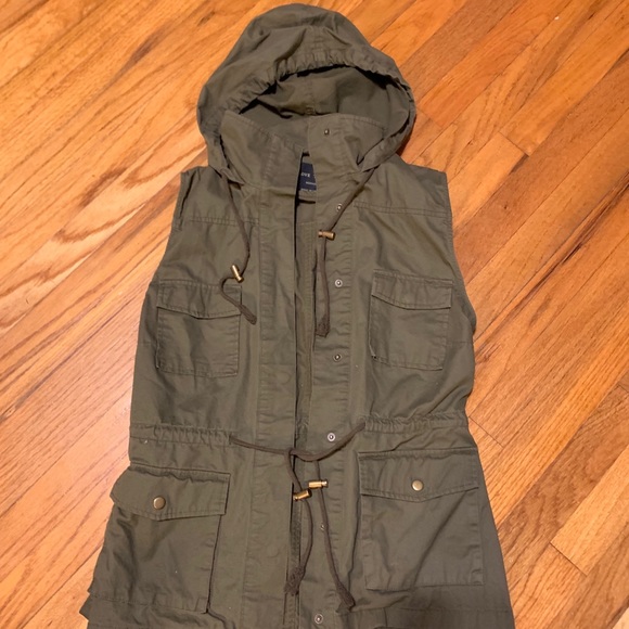 Olive Utility Vest - Picture 1 of 2
